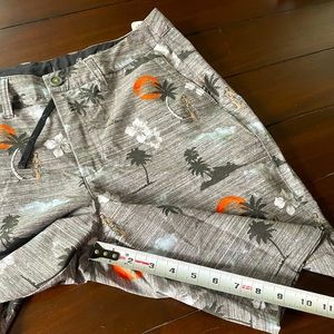 Tommy Bahama Men’s Shorts Size 30